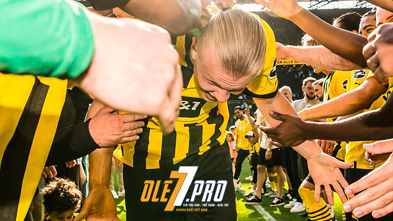 Erling Haaland tặng quà chia tay cực khủng cho đồng đội và nhân viên Borussia Dortmund